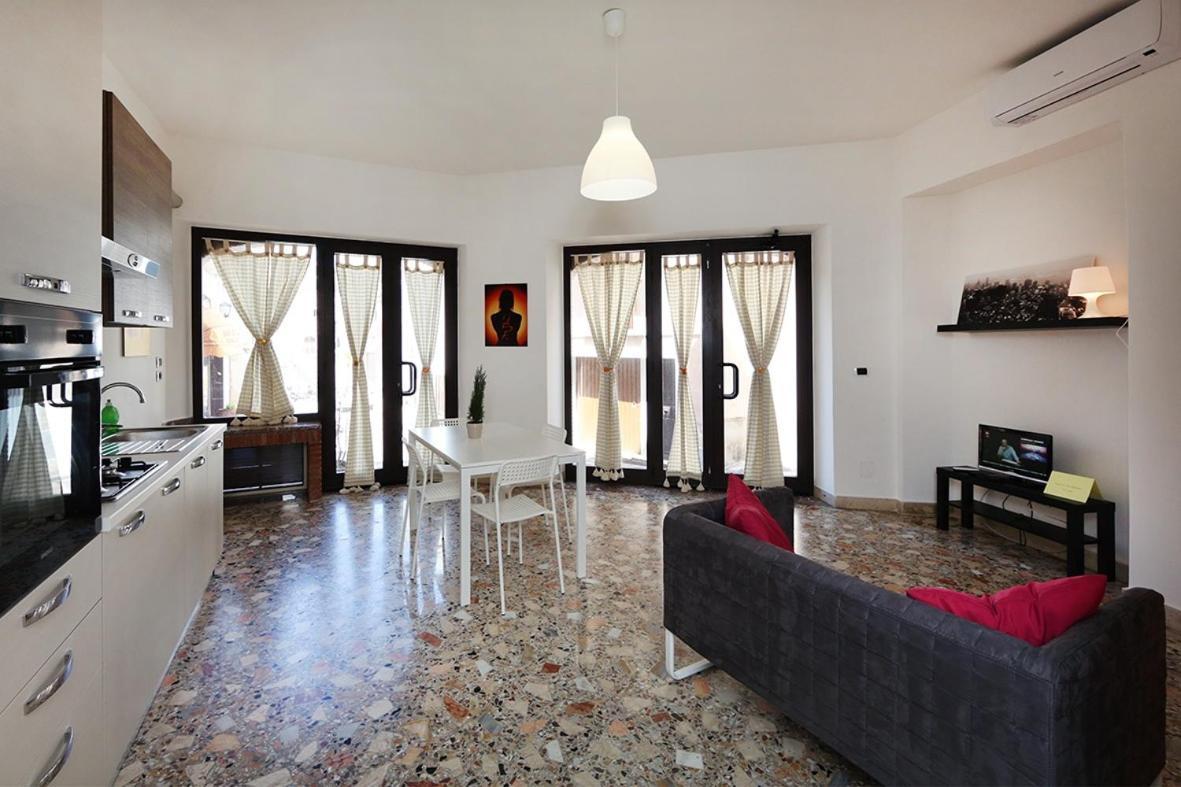 Casa Pirri Apartment Кастелмола Екстериор снимка