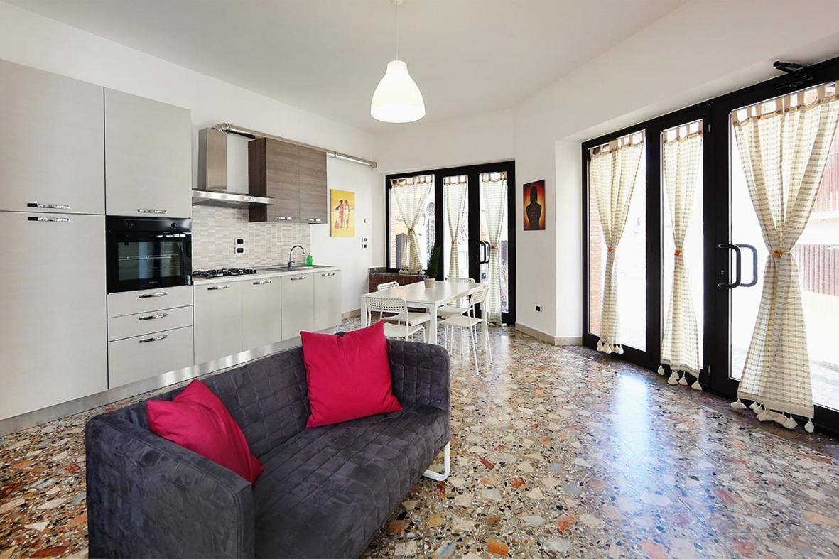 Casa Pirri Apartment Кастелмола Екстериор снимка